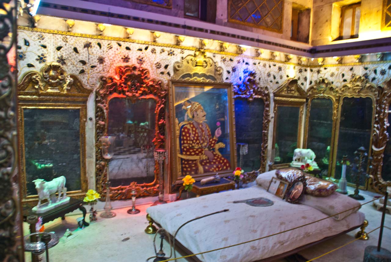 Bedroom in Aina Mahal Bhuj